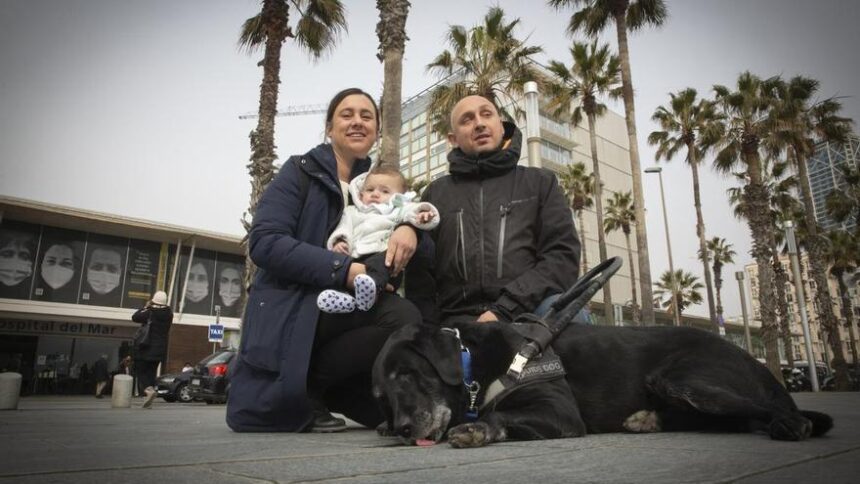 charlot,-el-perro-guia-al-que-el-hospital-del-mar-abrio-las-puertas-mientras-yuri-nacia