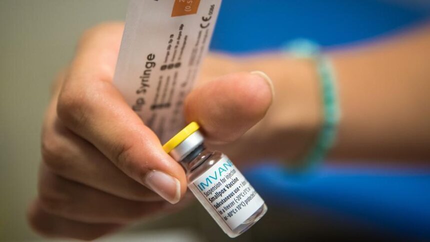 la-dermatologa-que-lo-sabe-todo-del-‘mpox’:-«estamos-muy-contentos-porque-no-hay-casos,-pero-la-alarma-sigue-ahi»