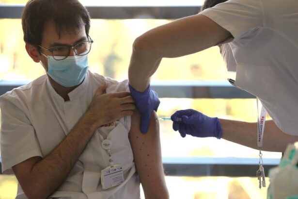 medicos,-dentistas,-farmaceuticos-y-veterinarios-piden-un-«gran-pacto-por-la-sanidad»-tras-el-23j