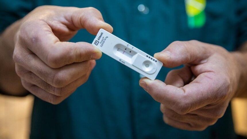 alerta-sanitaria:-sanidad-ordena-la-retirada-de-estos-lotes-de-un-test-de-covid-por-un-problema-de-sellado