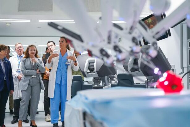 madrid,-pionera-en-el-uso-de-la-cirugia-robotica,-contara-con-12-dispositivos-de-ultima-generacion-en-2024