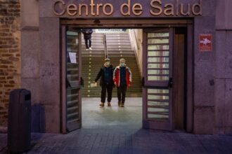 los-medicos-extracomunitarios-piden-ayuda-para-ejercer:-hay-50.000-titulos-pendientes-de-homologacion