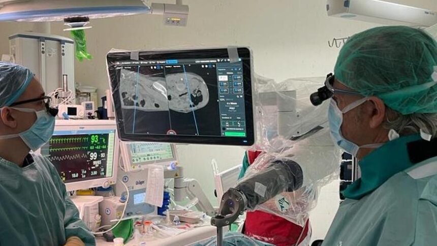sanidad-madrilena:-la-paz,-primer-hospital-espanol-que-utiliza-un-brazo-robotico-para-cirugia-de-columna-vertebral