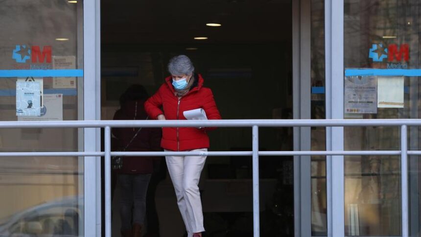 sanidad-impondra-el-miercoles-el-uso-de-mascarilla-en-centros-sanitarios-de-toda-espana