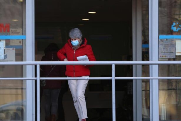 sanidad-impondra-la-mascarilla-de-forma-«transitoria»-y-apunta-que-quedan-«dos-o-tres-semanas-para-llegar-al-pico»