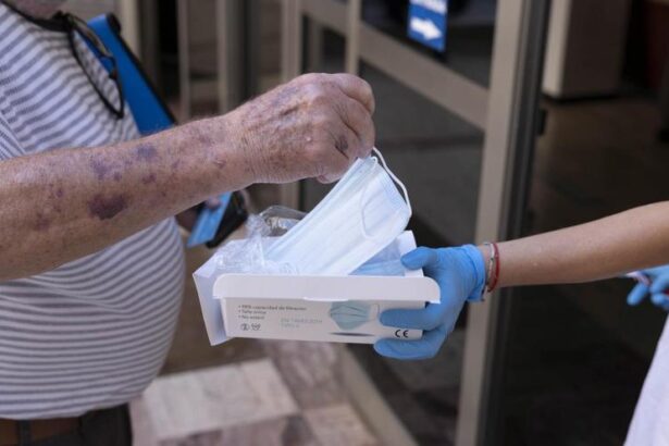 madrid-eliminara-el-miercoles-la-obligatoriedad-de-mascarilla-en-centros-sanitarios