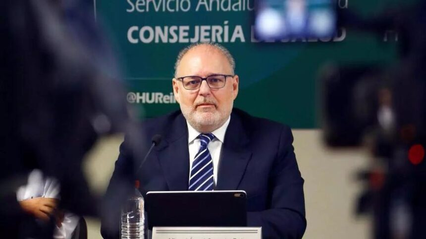 el-exnumero-dos-de-salud-de-andalucia-sortea-la-ley-de-incompatibilidades-y-ficha-por-una-gran-aseguradora-privada