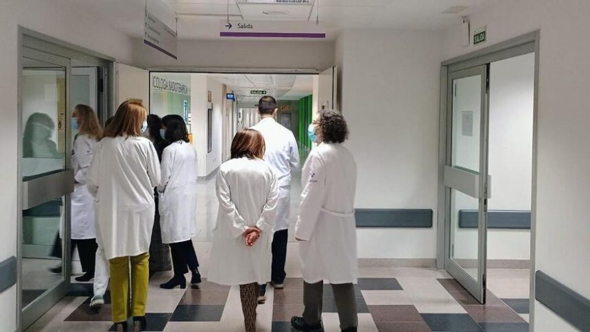 uno-de-cada-cuatro-medicos-espanoles-sufre-desgaste-profesional-en-un-sistema-que-es-«una-fabrica-de-agotamiento»