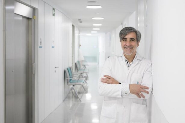 doctor-lobo,-el-medico-que-ensena-por-toda-espana-una-tecnica-de-cirugia-ginecologica-sin-cicatrices:-«son-resultados-espectaculares»