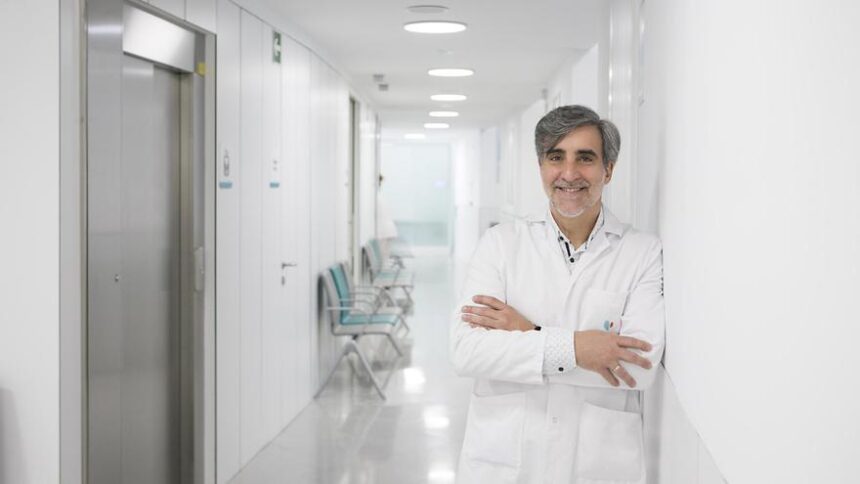 doctor-lobo,-el-medico-que-ensena-por-toda-espana-una-tecnica-de-cirugia-ginecologica-sin-cicatrices:-«son-resultados-espectaculares»